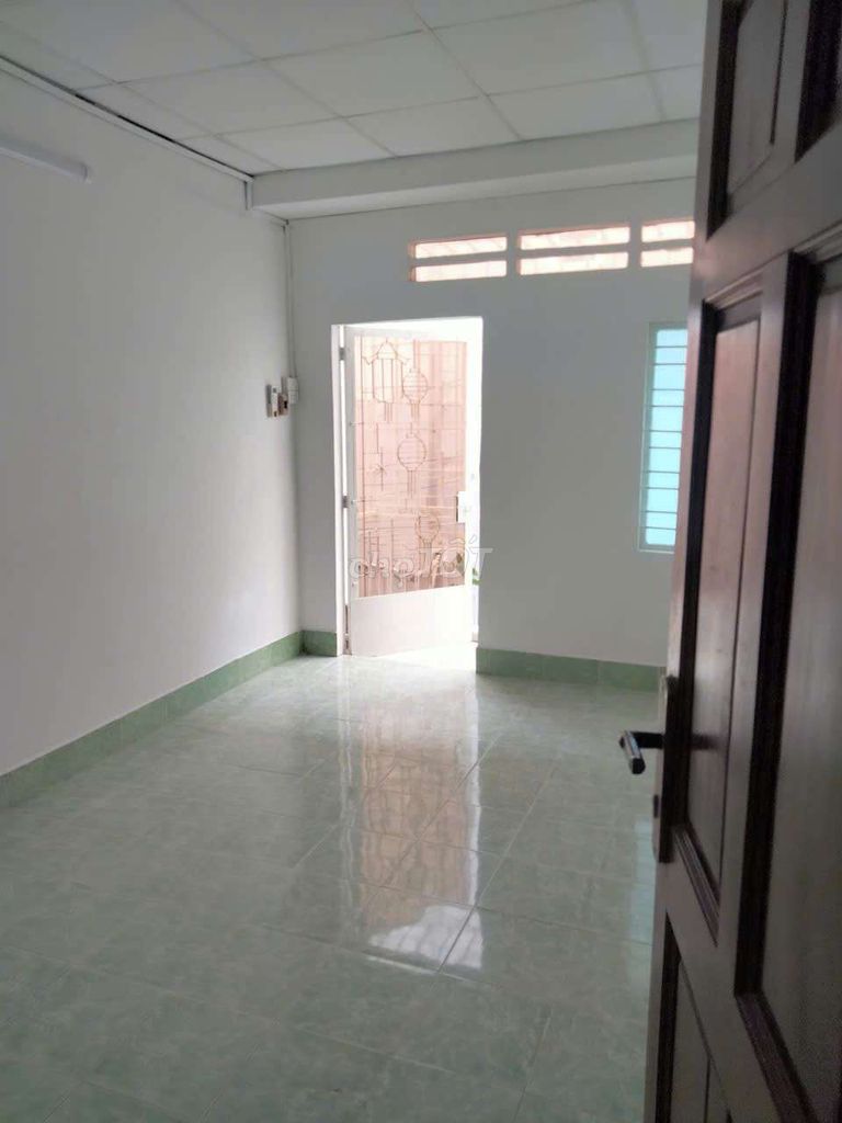 Two bedrooms, two air conditionings, two nice clean toilets-- Phan Xích Long, Phú Nhuận--12 million.