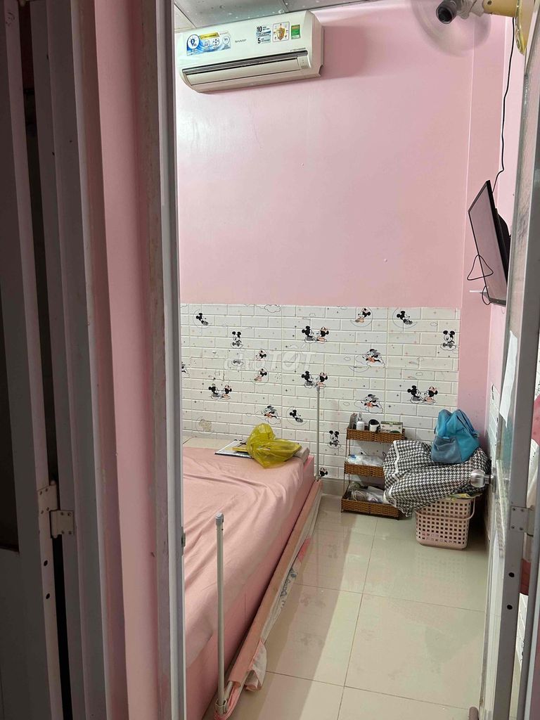 Rent the original Huỳnh Tấn Phát.