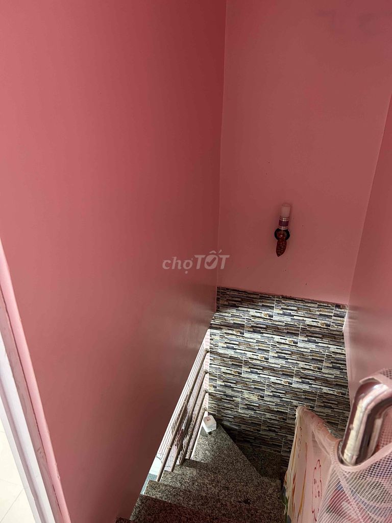 Rent the original Huỳnh Tấn Phát.