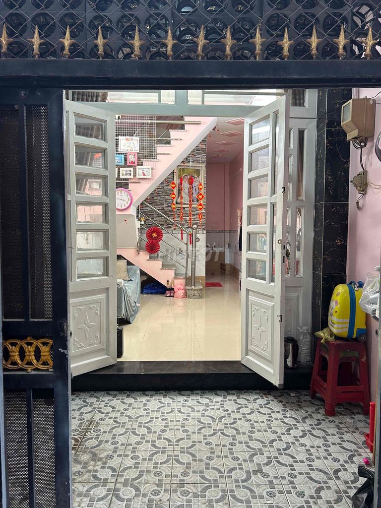 Rent the original Huỳnh Tấn Phát.