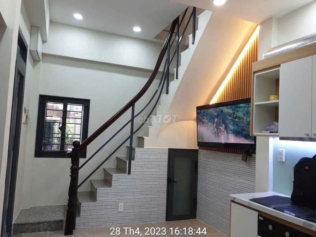 The new two bedrooms are full of furniture at Phú Nhuận, which is at 10 million.