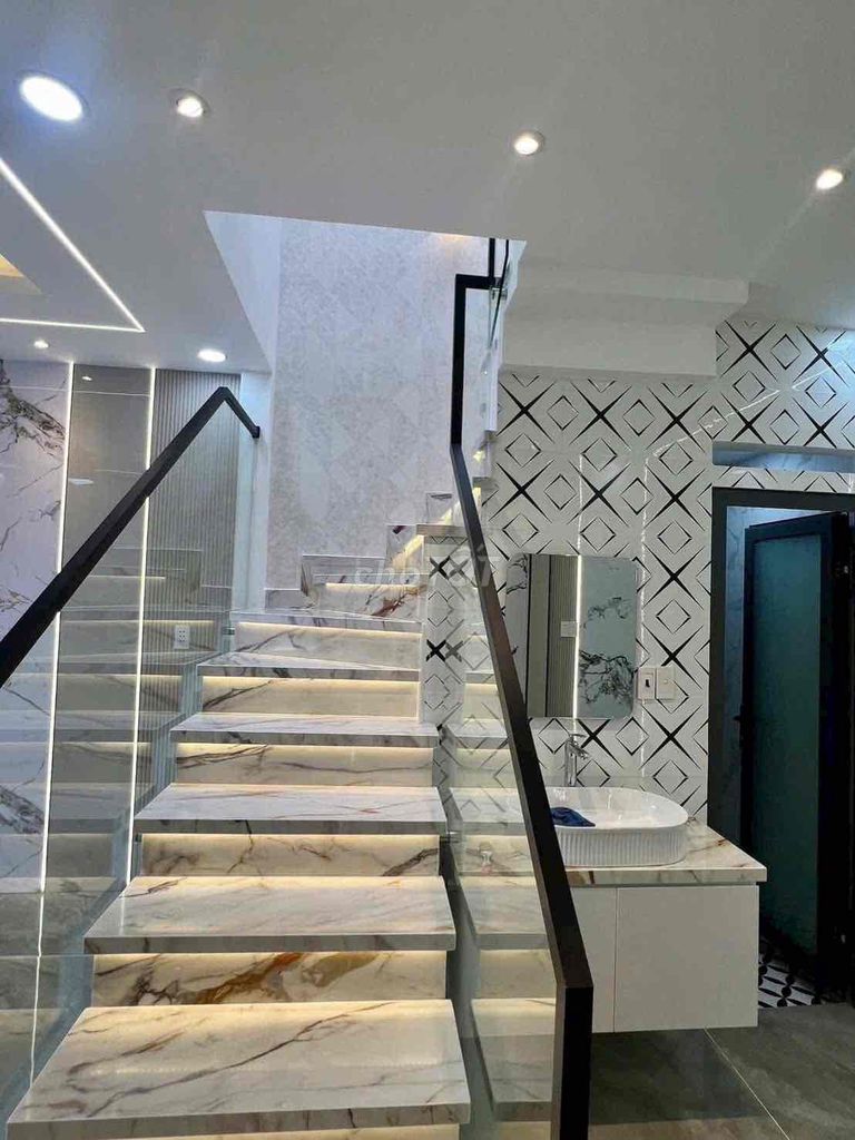 Rent a front house on số 9-CAR 9 – Gò Vấp.