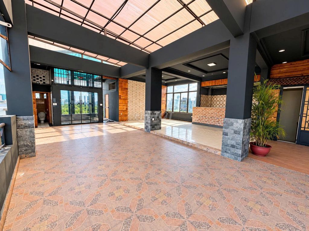 Rent the roof 357-359 Hoàng Sa, District 1 – 250 M2, elevator 35 million.