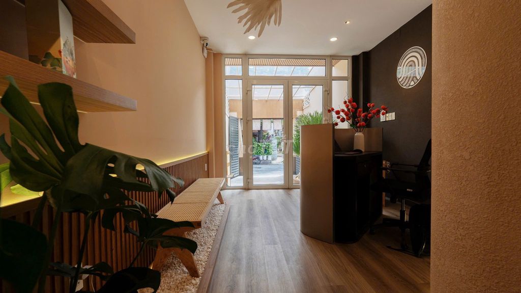 Rent 1 Trần Nhật Duật District 1 .4 x22 M M M M 2 4th floor bedroom 4 toilets, 33 million
