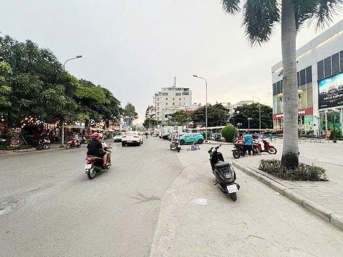 Rent a three-story apartment. A Trần Trọng Cung.