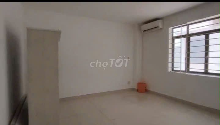 Rent a three-story apartment. A Trần Trọng Cung.