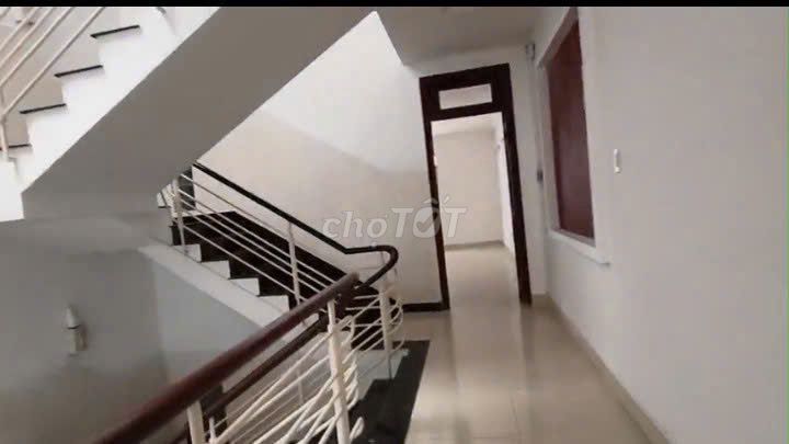 Rent a three-story apartment. A Trần Trọng Cung.