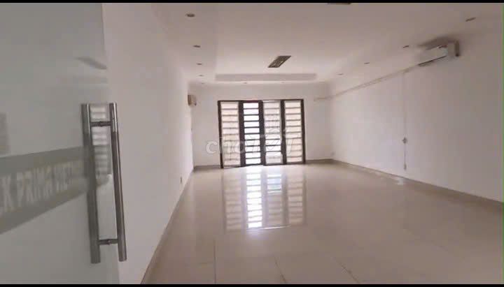 Rent a three-story apartment. A Trần Trọng Cung.