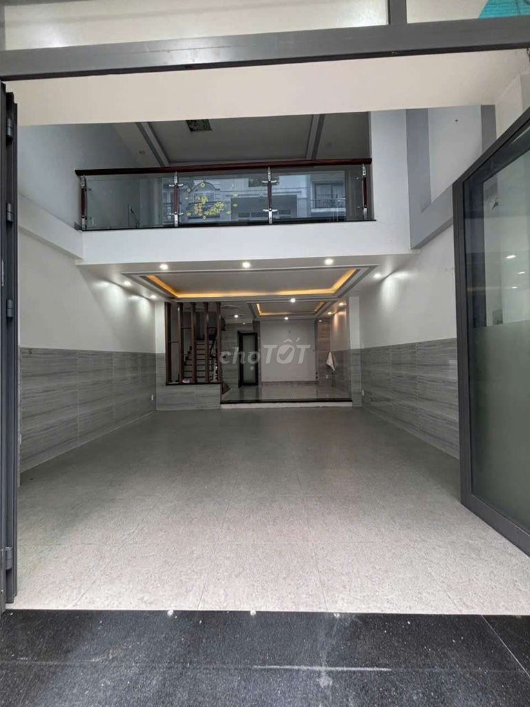 Big house, 9 meters.