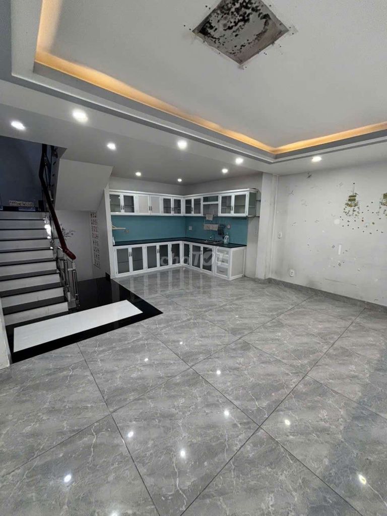 Big house, 9 meters.