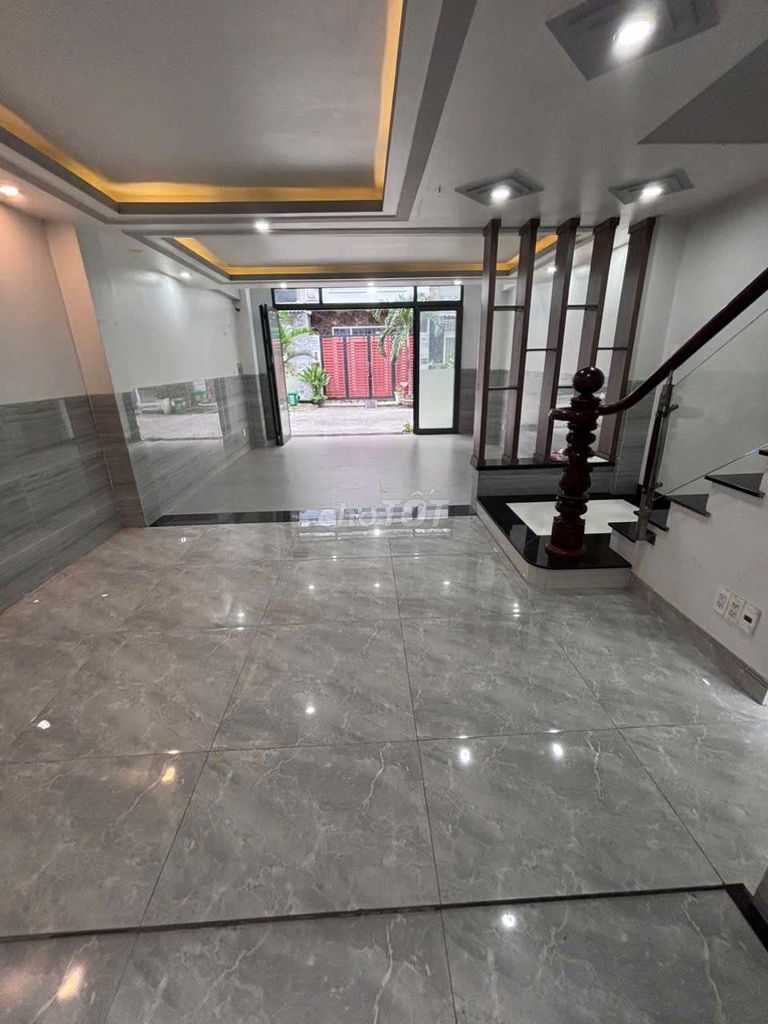 Big house, 9 meters.