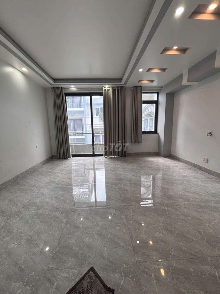 Big house, 9 meters.