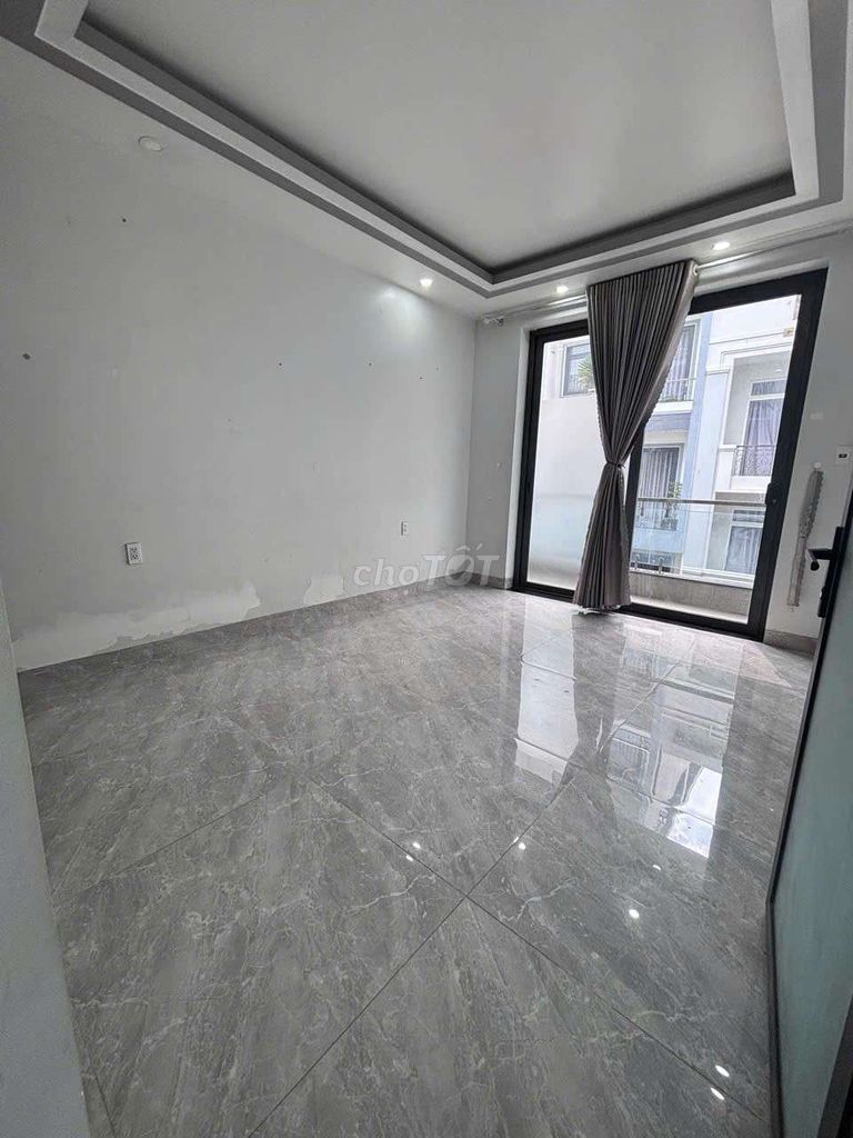 Big house, 9 meters.