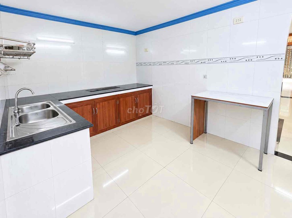 Tân Hương 4 x 16 meters 1 .1 .1 .4 bedroom