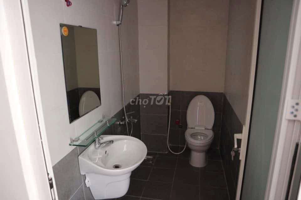 4th floor bedroom 5 v. house.