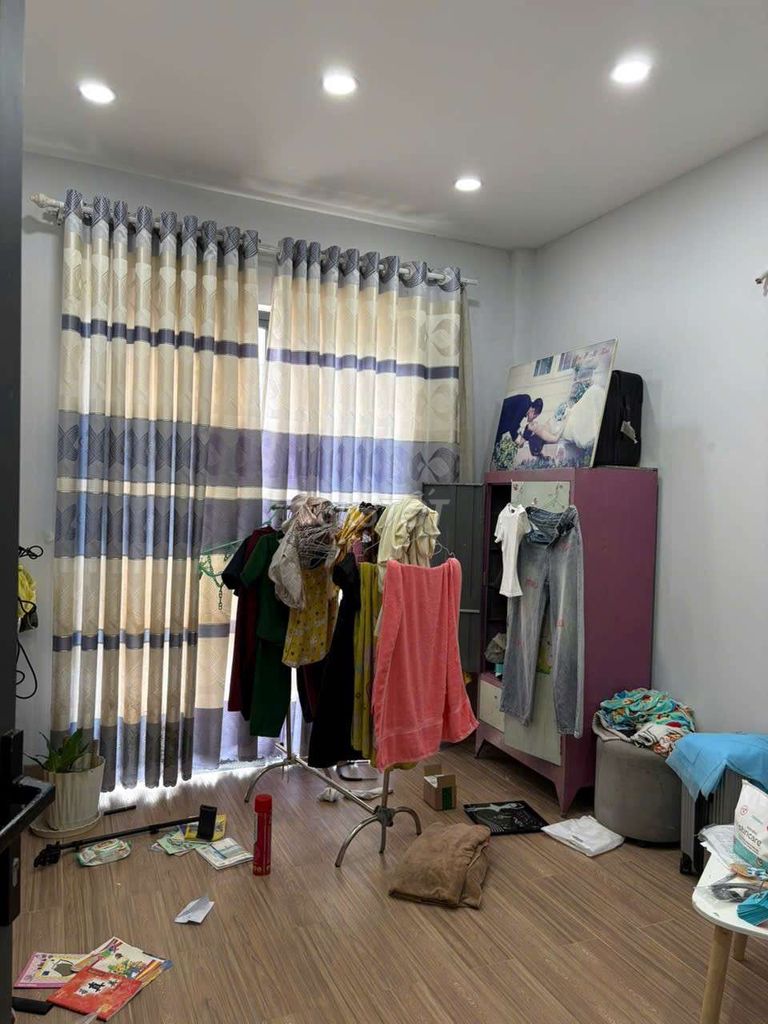 5 rooms in front of Trần Quý.