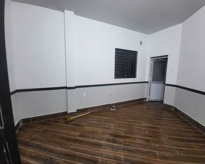 2 million toilets, private kitchen, rooftop, front yard.