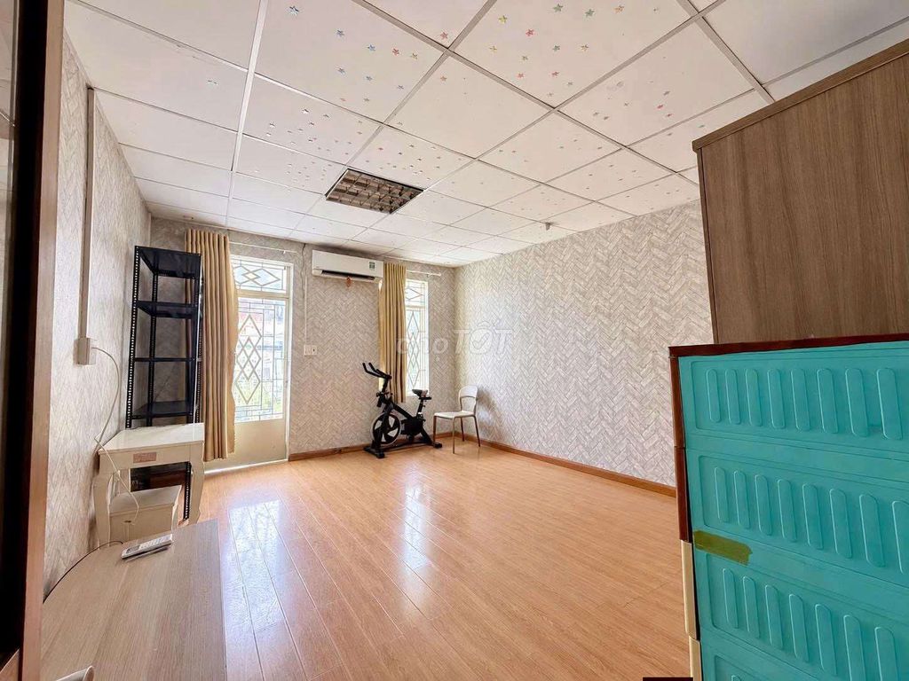 Clean house near the safehouse, ground floor, two bedrooms, full interior. lane T