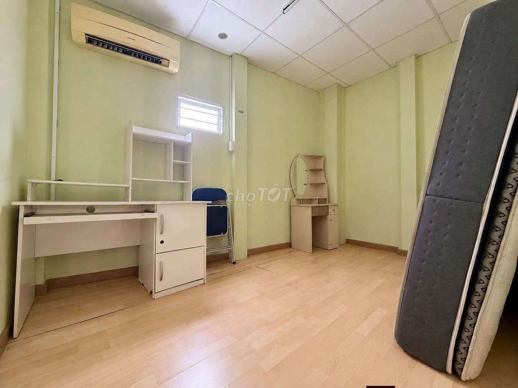 Clean house near the safehouse, ground floor, two bedrooms, full interior. lane T