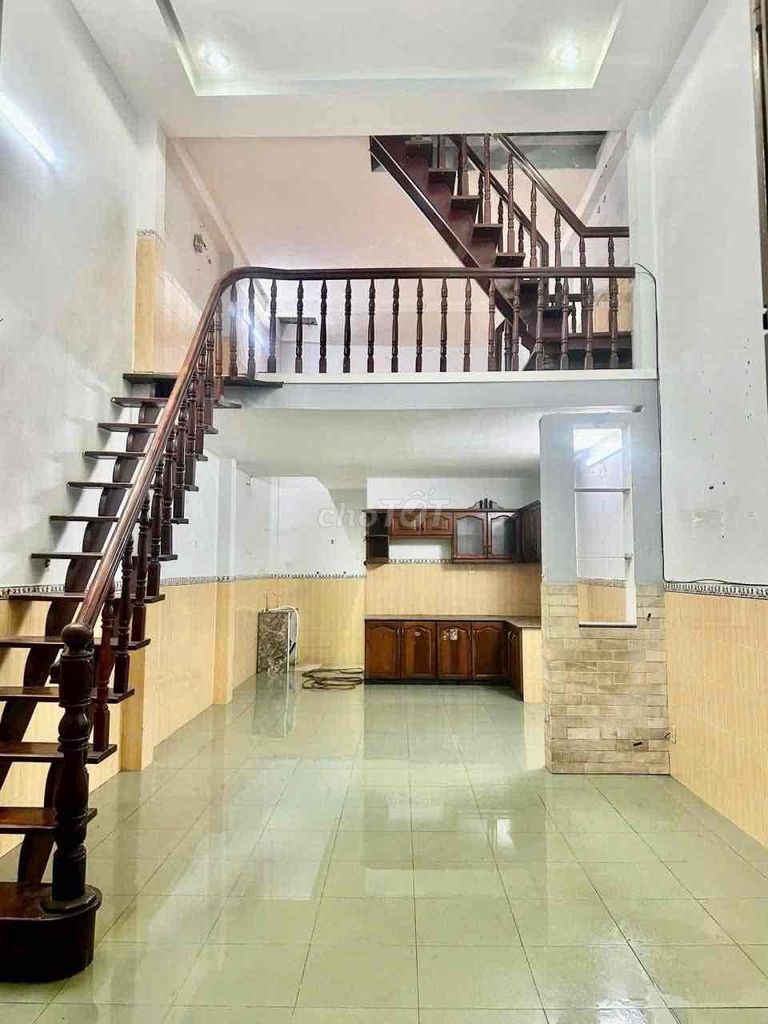 4 x 11 m 1 .8 feet plus 1 floor (3 bedroom 2 toilets) 4 meters down. số 14th Street