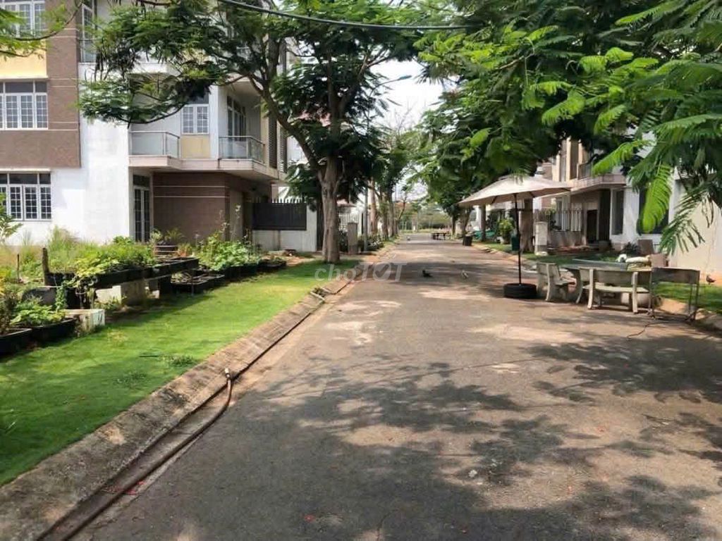 Rent a place for Bưng Ông Thoàn Q million Street