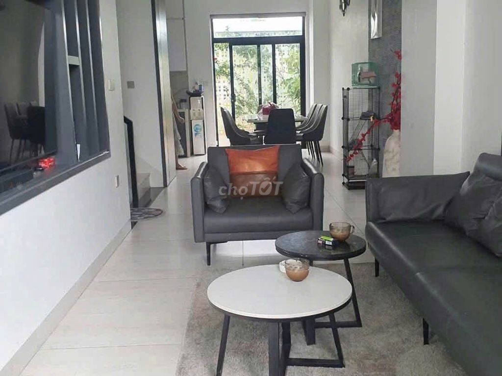 Rent a place for Bưng Ông Thoàn Q million Street