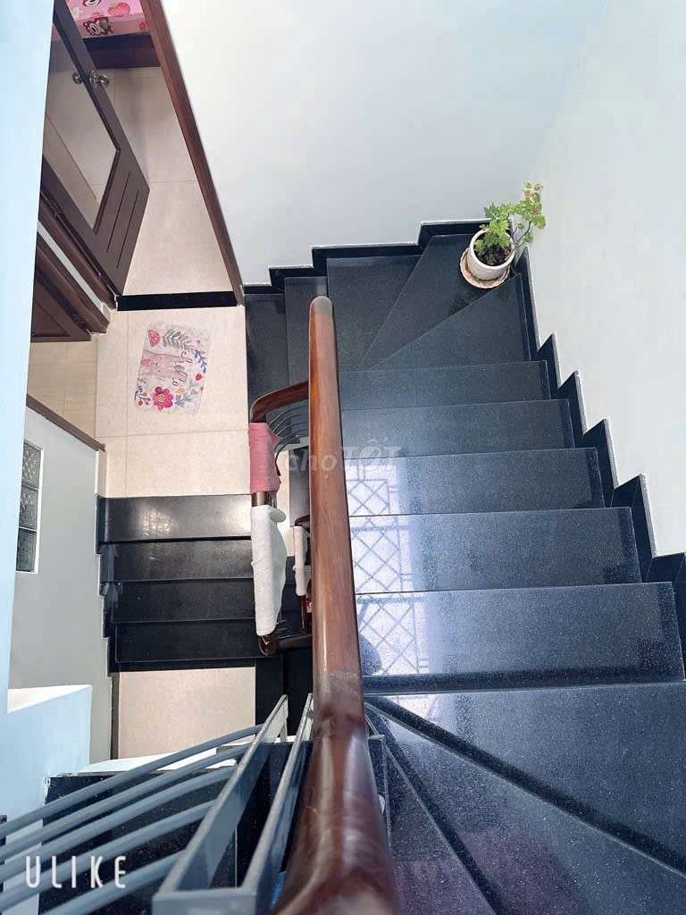 "The Laveal Alley," "They're 11", 4 x 16mm, 3 stories, 4 bedrooms."