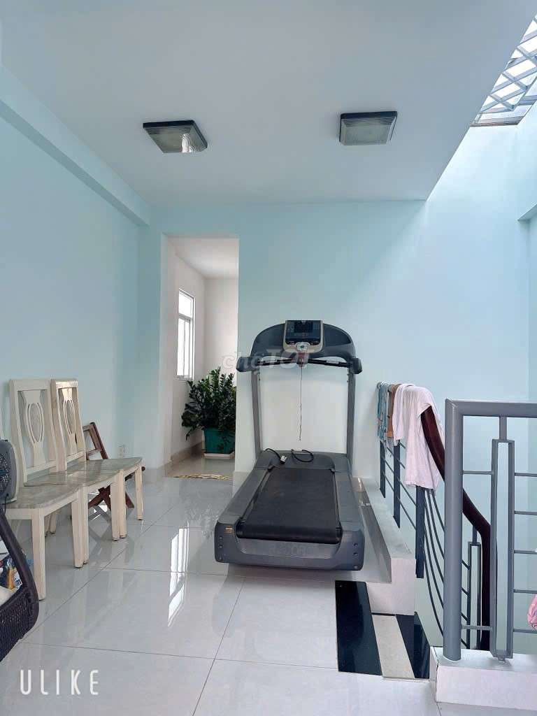 "The Laveal Alley," "They're 11", 4 x 16mm, 3 stories, 4 bedrooms."