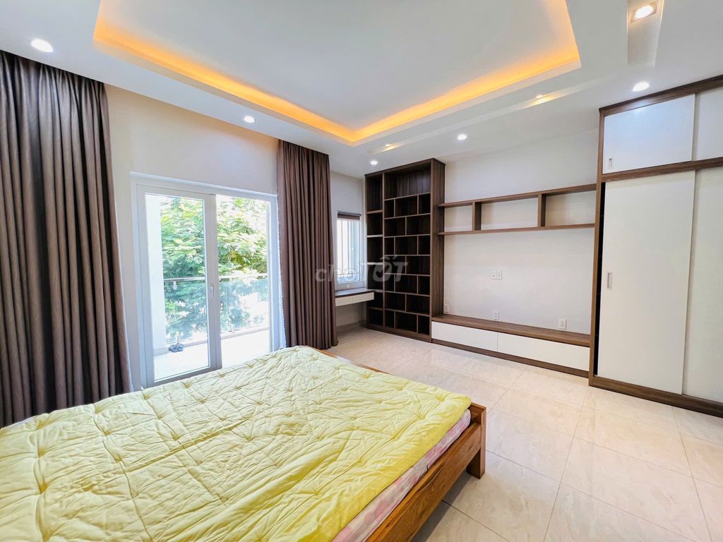 Three-story bubble-splitting compass -- full modern interior -- four bedrooms three toilets.