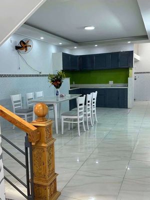 Số 2 fronts at the new market at 640, 4 x20 meters 2 L 4 bedrooms