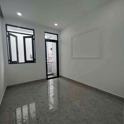 Số 2 fronts at the new market at 640, 4 x20 meters 2 L 4 bedrooms