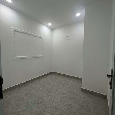 Số 2 fronts at the new market at 640, 4 x20 meters 2 L 4 bedrooms
