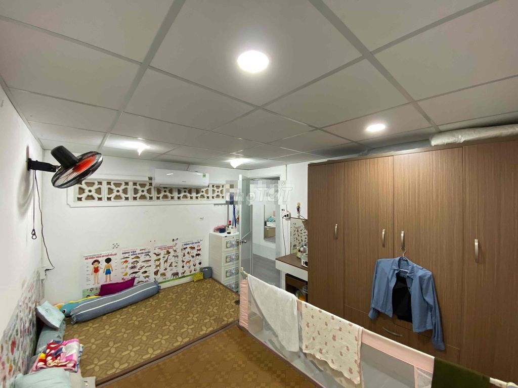 Nguyễn Ảnh Thủs, 4/5 x30, 4 private bedrooms, 6 meters through, business assistant