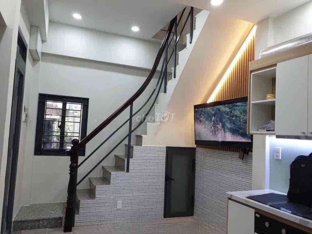 2 bedroom 6 x4 Phan Đình Phùng. Enough stuff.