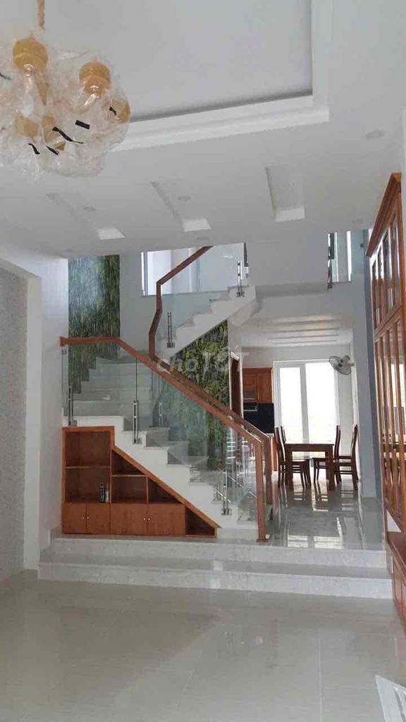 Renting 3 floors 4 x17 meters. 7 m Lê Thị Riêng.Thới An District 12