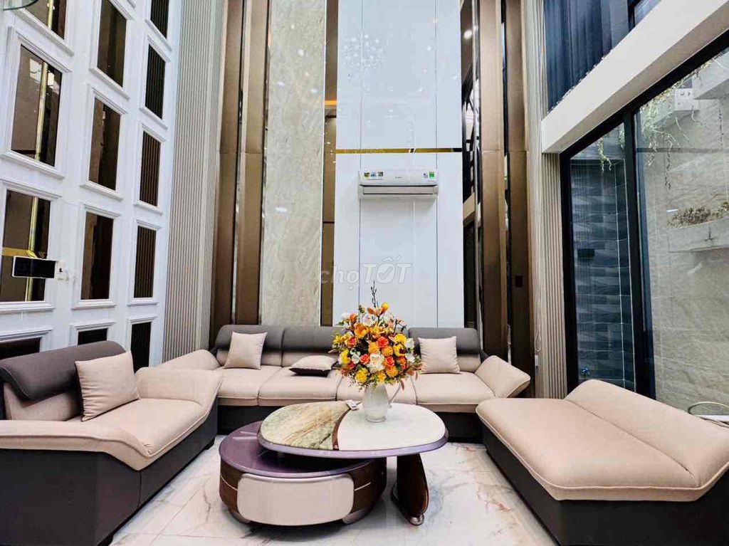 215/39 Phan Huy Ích main house. 28 million a month with an elevator.