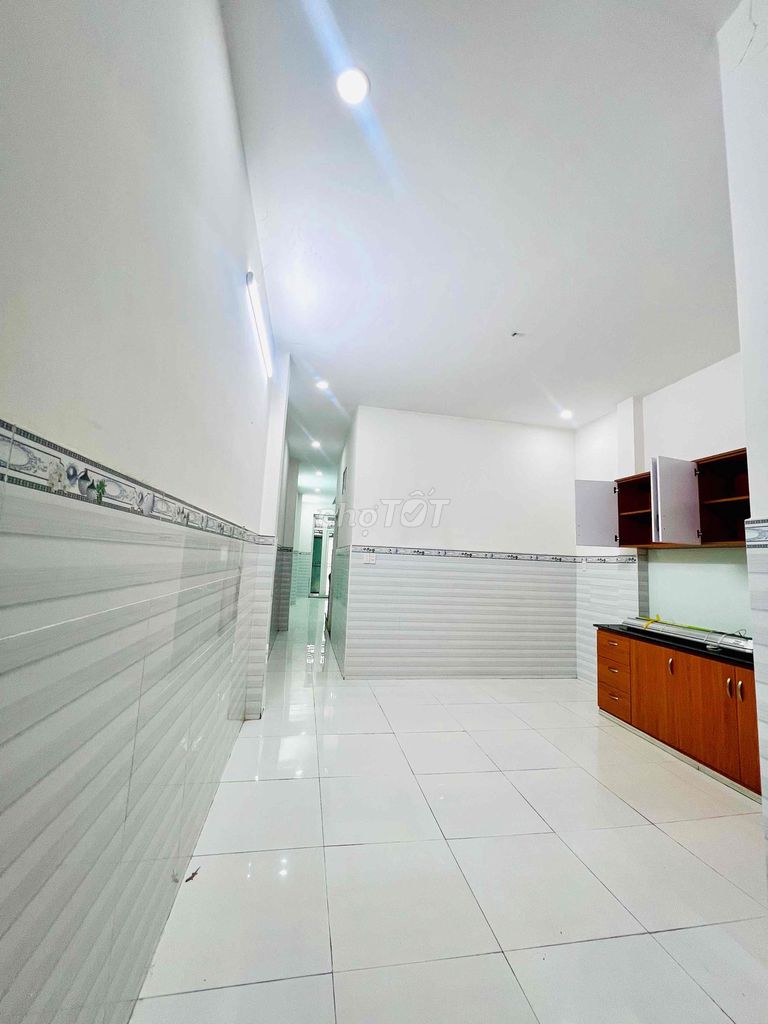 Rent a four-foot-one-one-four-story bedroom three-cytoves near the C.E.C.