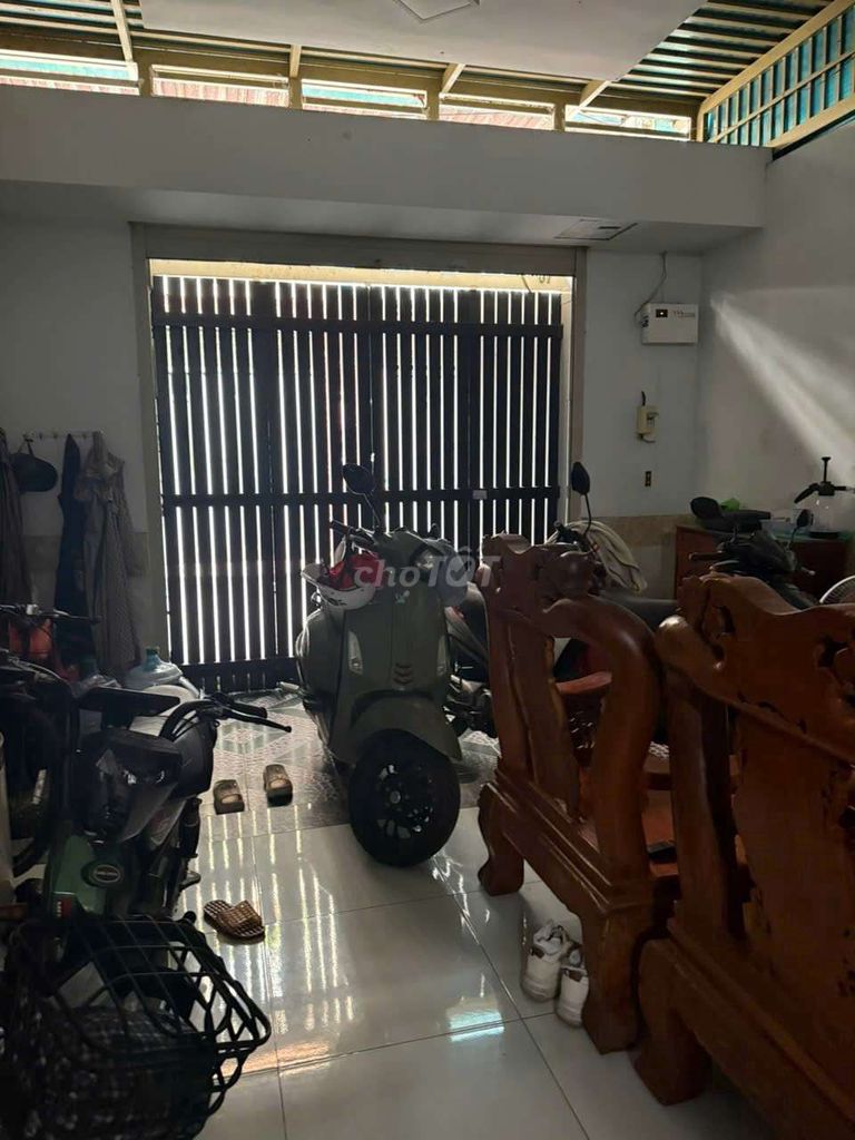 Rent five toilets, four bedrooms, ten million missing.