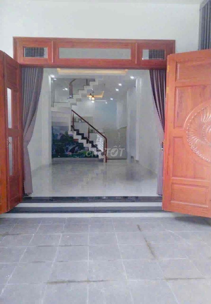 Three-story street. Four bedrooms in the invented market.