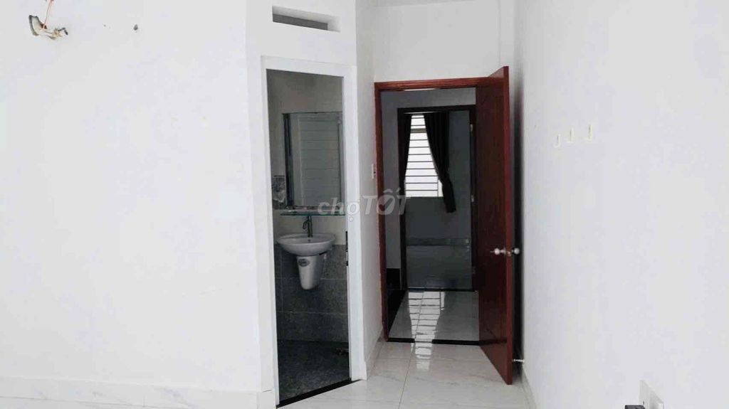 tx22 near the invented market. Three-story floor four bedroom five toilets. car park