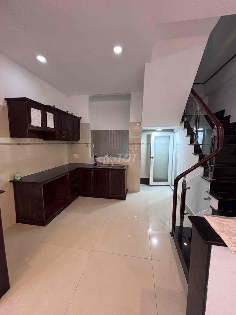 Nguyễn Kiệm Alley - there are 3 bedrooms - 4 toilets