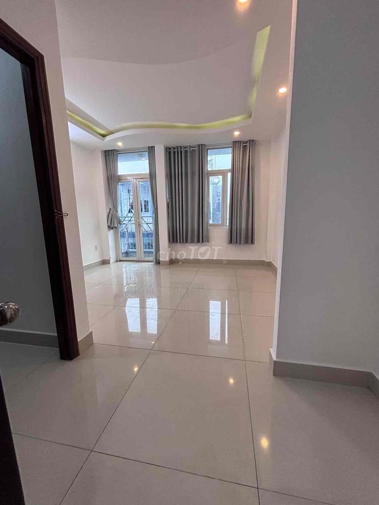 Nguyễn Kiệm Alley - there are 3 bedrooms - 4 toilets