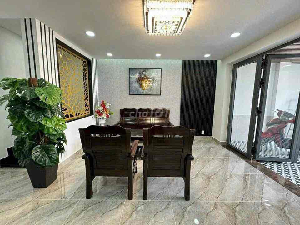 Rent the original Nguyễn Văn Quỳ.