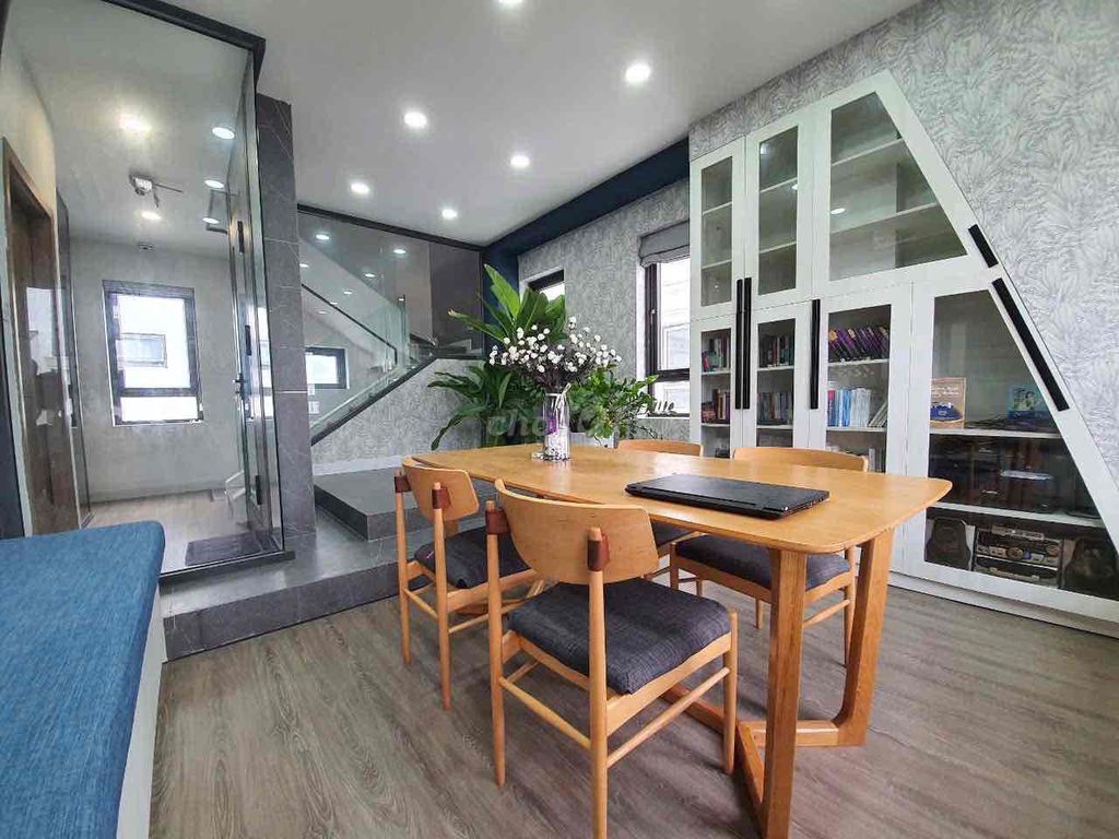 Rent the Simcity Lò Lu Lò Lu house full of high-end furniture