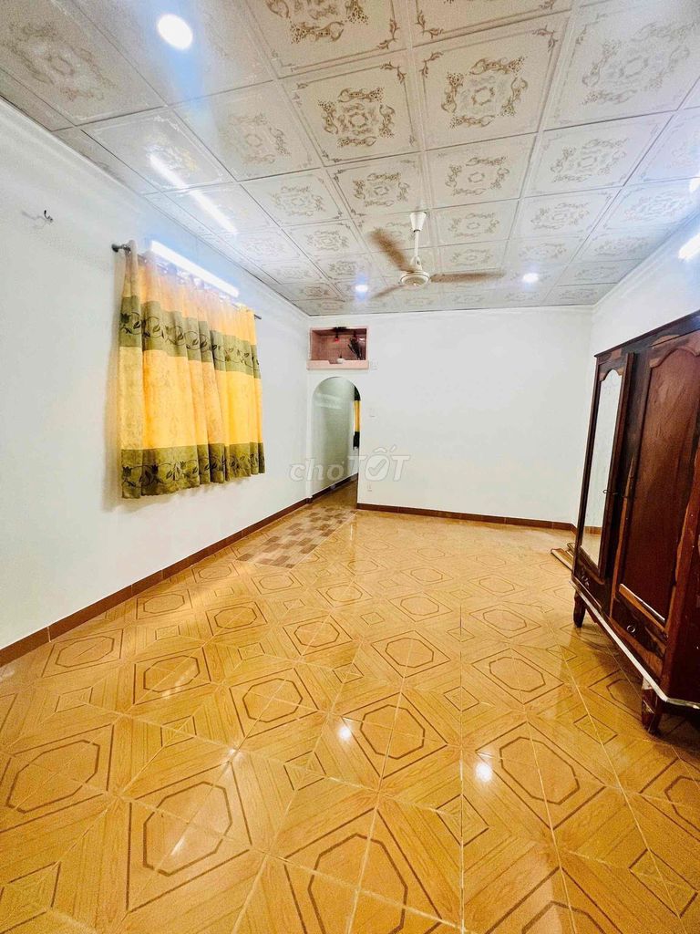 1 st floor 1 4th floor bedroom 2 toilet 5 x 20 near the lane of a tnpb