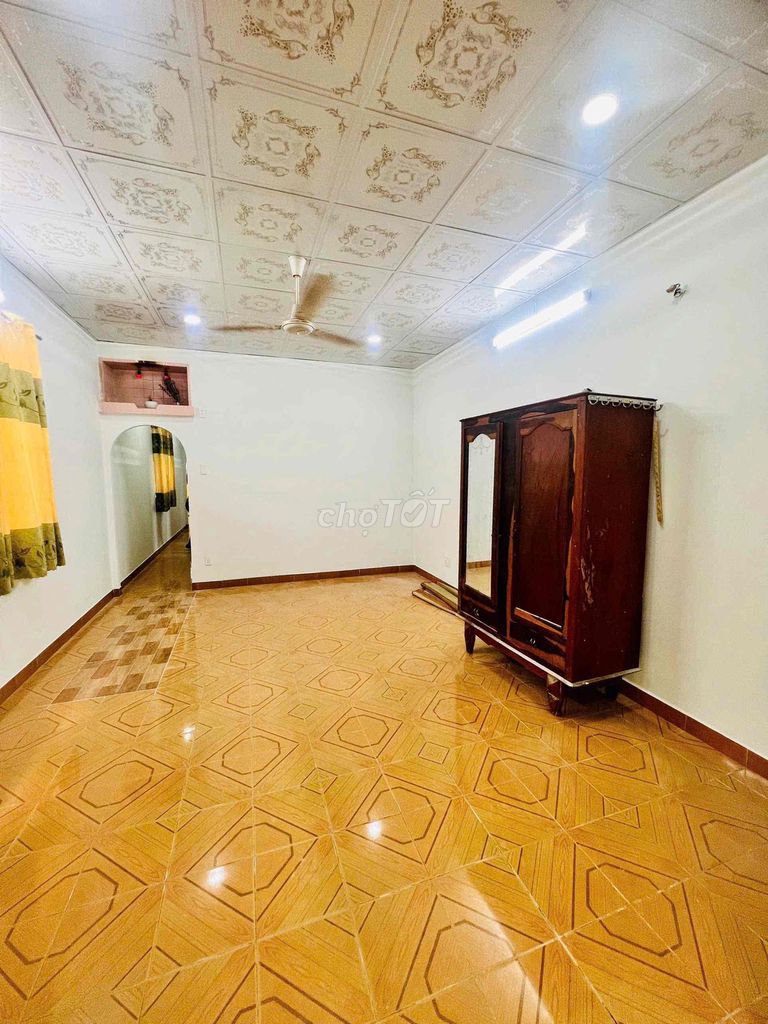 1 st floor 1 4th floor bedroom 2 toilet 5 x 20 near the lane of a tnpb