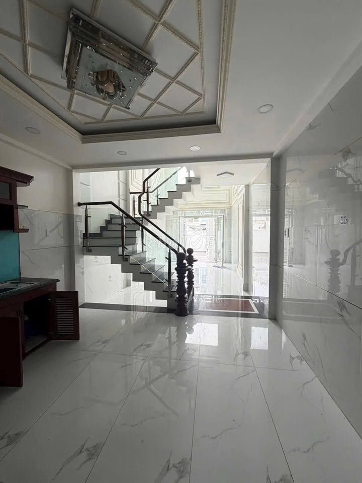 Renting a new house, Qq, 4 x 16 meters, 3 panels.