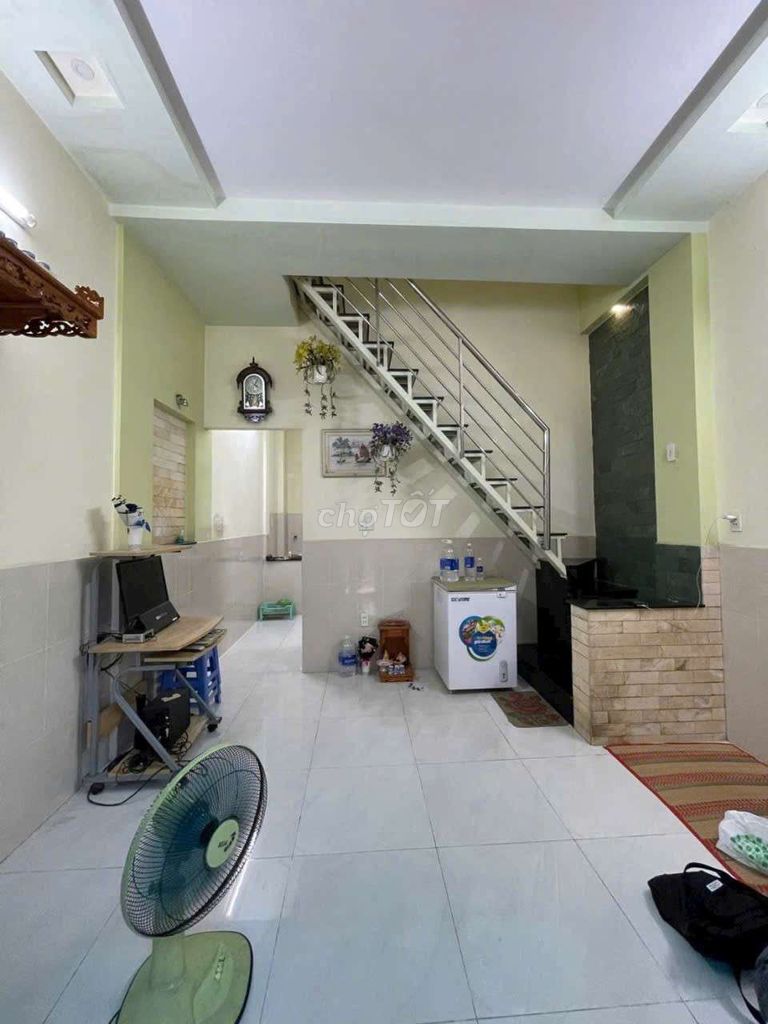 1 st. 1 st. 1st floor 2 bedroom 2/9 million near tech school