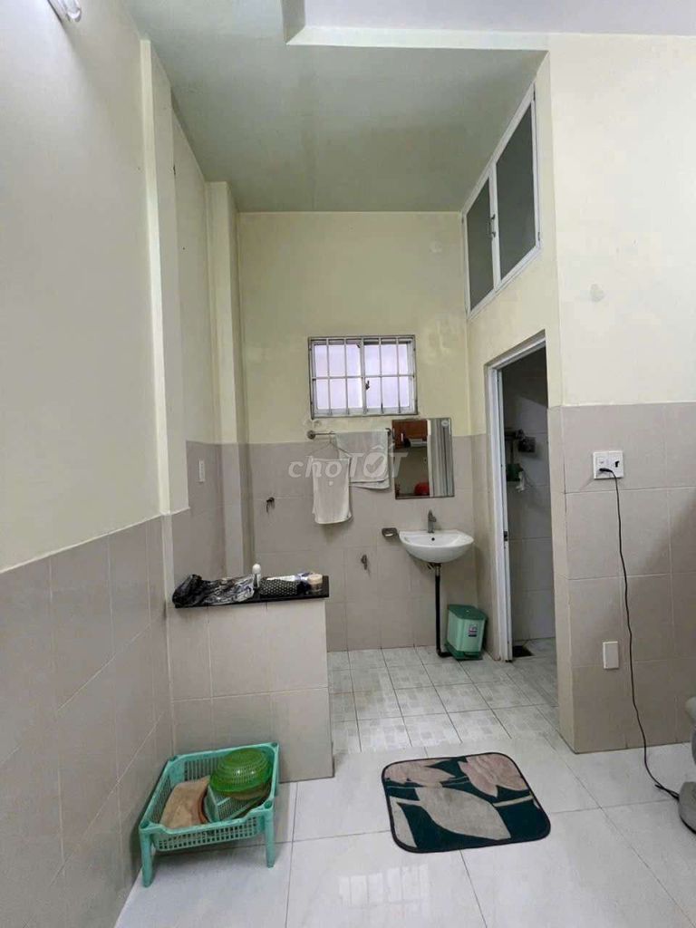 1 st. 1 st. 1st floor 2 bedroom 2/9 million near tech school