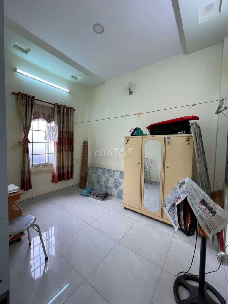 1 st. 1 st. 1st floor 2 bedroom 2/9 million near tech school